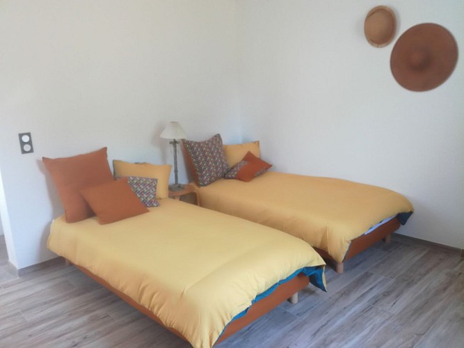 Chez L 2  lits séparés