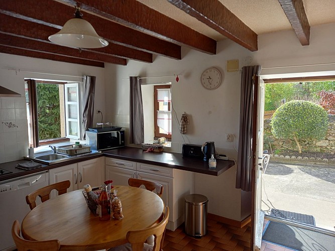 GITE DU VIEUX PONT GOURGE CUISINE 2