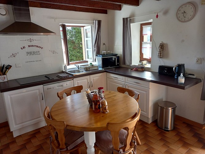 GITE DU VIEUX PONT GOURGE CUISINE 3