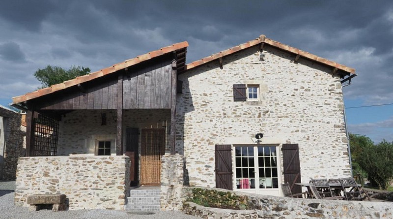 Vue entrée,terrasse et porche - Juin 2020