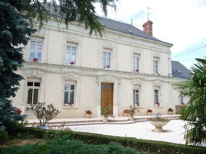 Exterieur-Meuble-Volerit-St-Pierre-a-Champ-Val-en-Vignes-Thouarsais