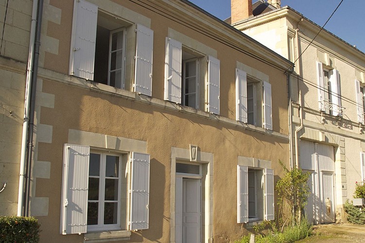 Meuble de Tourisme La Grande Maison Mitchell Pas de Jeu Thouarsais Deux Sevres