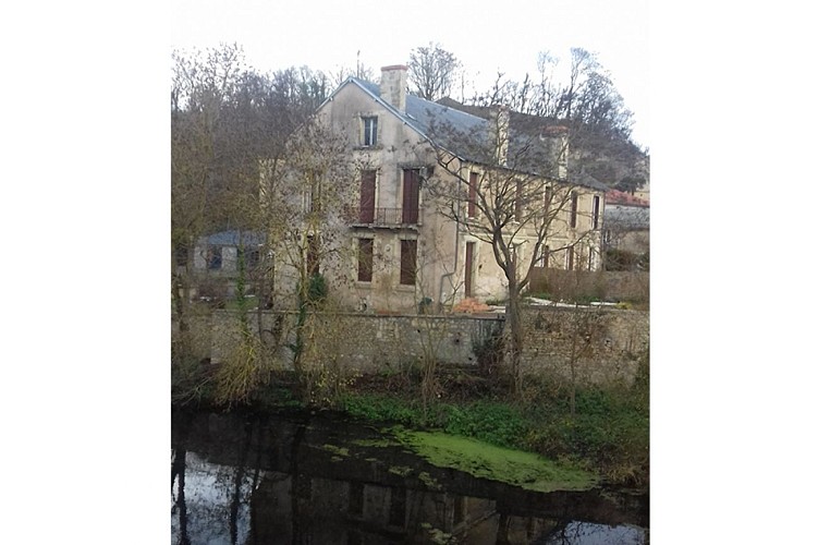 Extérieur Meublé au bord de l'eau Champême St Généroux