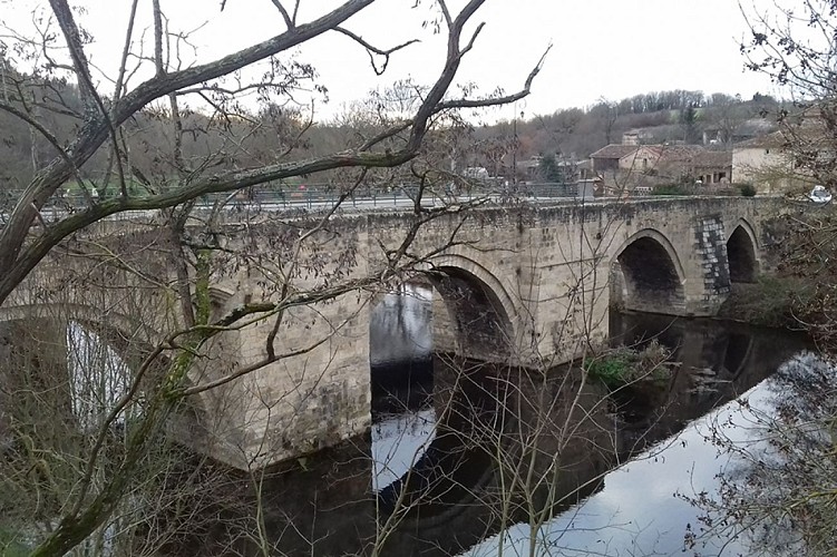 Alentour Meublé au bord de l'eau Champême St Généroux