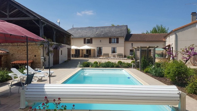 Meuble grande maison tournesols Hilton St Jouin Marnes plaine vallees Thouarsais