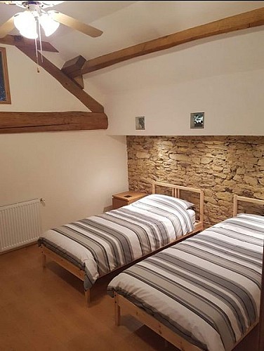 Chambre-2-Meuble-de-Tourisme-Hilton-St-Jouin-de-Marnes---Hilton