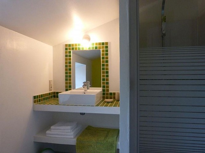 Salle-d-eau---L-etable-du-logis-des-Baillargeres-Coulonges-Thouarsais