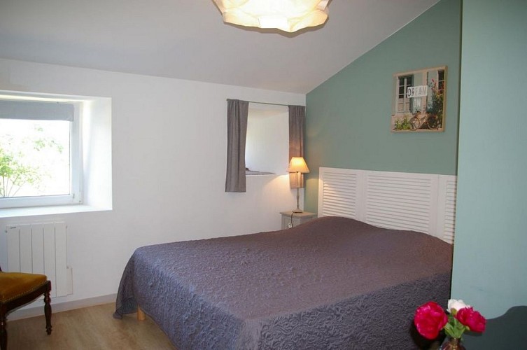 Chambre-1-Le-Fournil-du-Logis-des-Baillargeres-Coulonges-Thouarsais