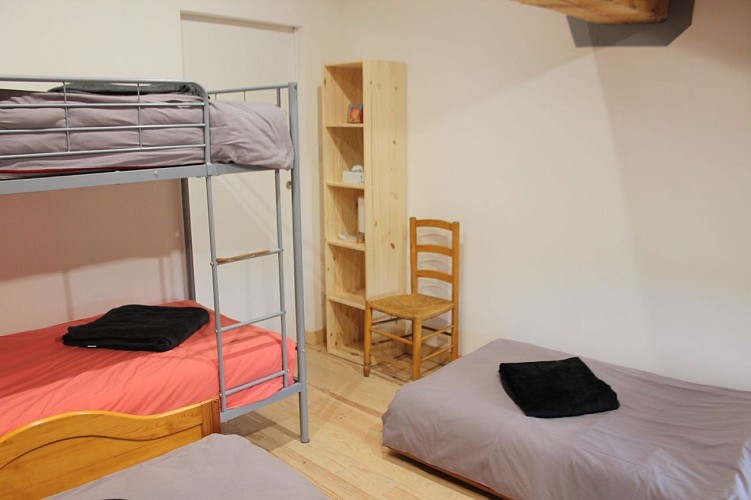 Chambre 3, un lit superposé, un lit tiroir