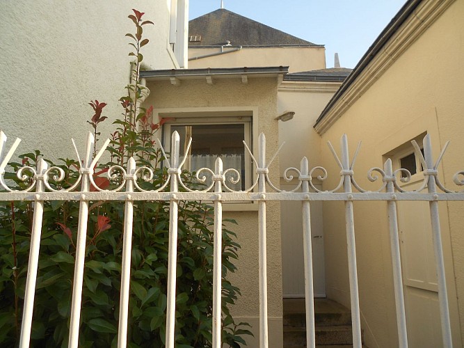 Gite-en-Ville-a-Airvault--exterieur