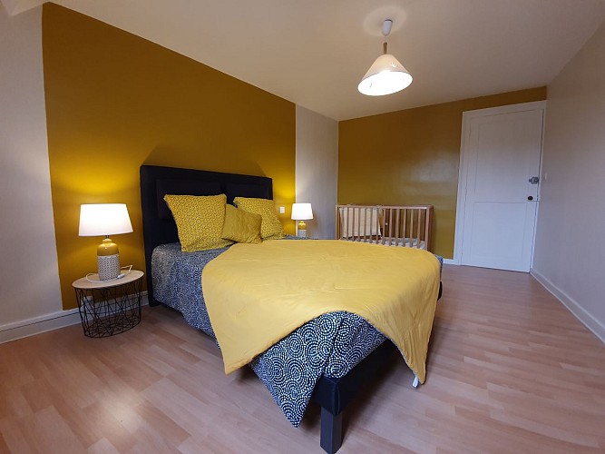 Gîte en ville à Airvault - Une chambre