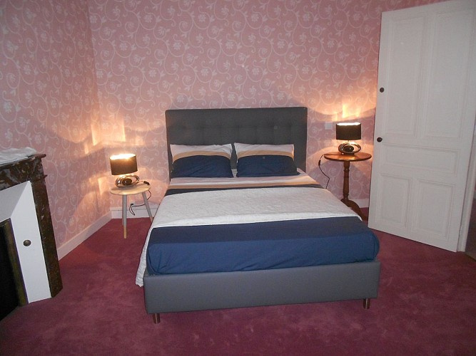 Gîte en ville à Airvault - une chambre