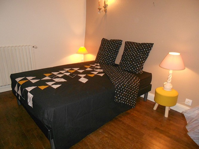 Gîte en ville à Airvault - une chambre