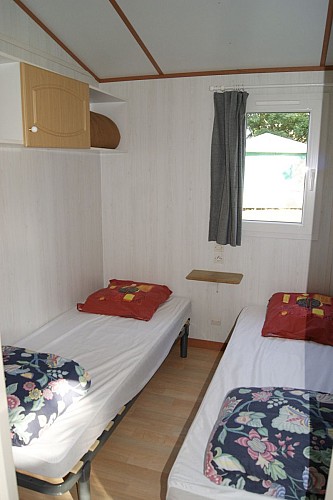 moutiers-sous-chantemerle-domaine-des-sablieres-chalet-bleu-chambre1