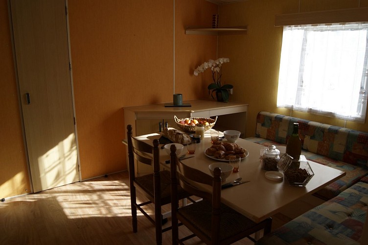 moutiers-sous-chantemerle-domaine-des-sablieres-chalet-vert-piece-a-vivre1