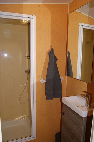 moutiers-sous-chantemerle-domaine-des-sablieres-chalet-vert-salle-de-bain