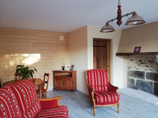 moutiers-sous-chantemerle-gite-aimer-faire-naturellement-salon