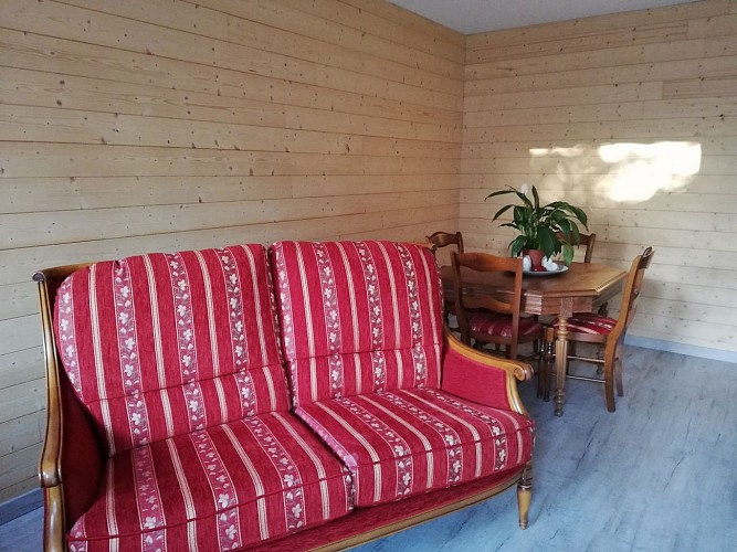 moutiers-sous-chantemerle-gite-aimer-faire-naturellement-salon-bis