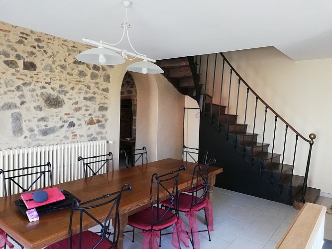 moutiers-sous-chantemerle-gite-aimer-faire-naturellement-escalier