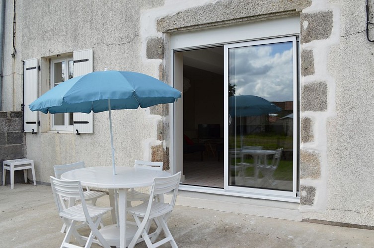 neuvy-bouin-gite-du-rocher-terrasse