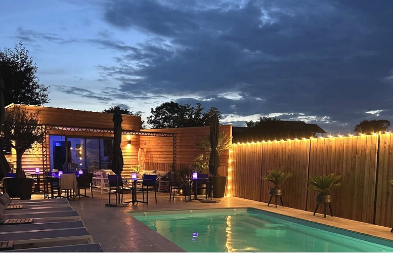 pool-house-kitchen-1