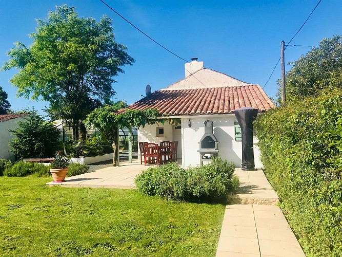 la-chapelle-st-etienne-la-blatiere-gite-the-farmhouse-patio