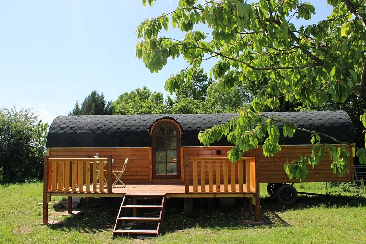 saint-andre-sur-sevre-charoulhotes-roulotte-tonneau-1