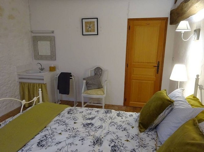 Chambres-d-hotes--Rose-Barn-Cridland-Cersay-Val-en-Vignes-Thouarsais-Deux-Sevres-Nouvelle-Aquitaine--4-