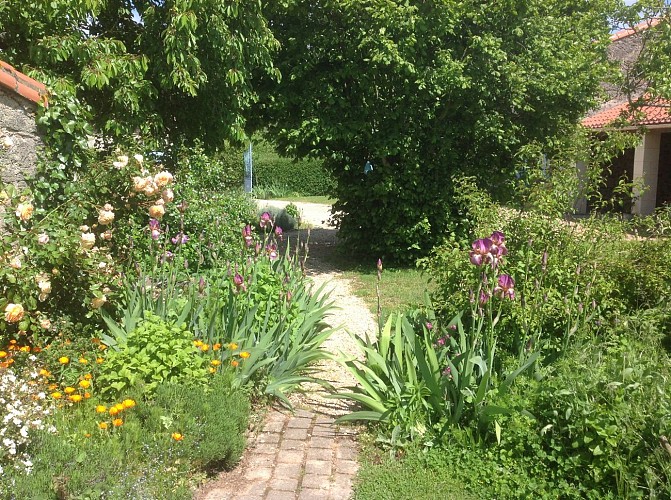 Meuble gite Rose Barn ALLSOPP Cersay Val en Vignes Thouarsais Deux Sevres