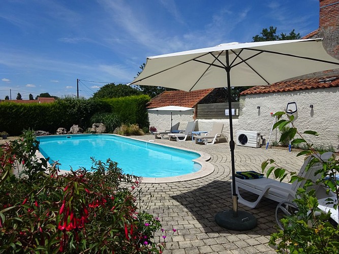 Meuble gite Rose Barn ALLSOPP Cersay Val en Vignes Thouarsais Deux Sevres