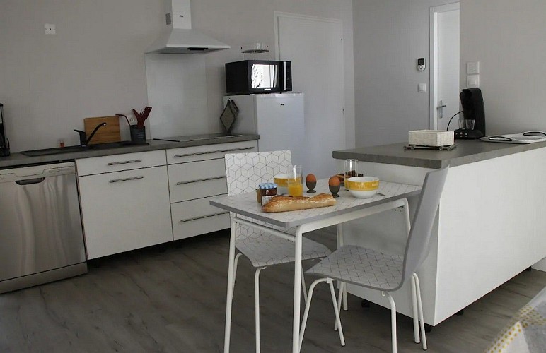 moncoutant-sur-sevre-gite-maison-a-vivre-cuisine1