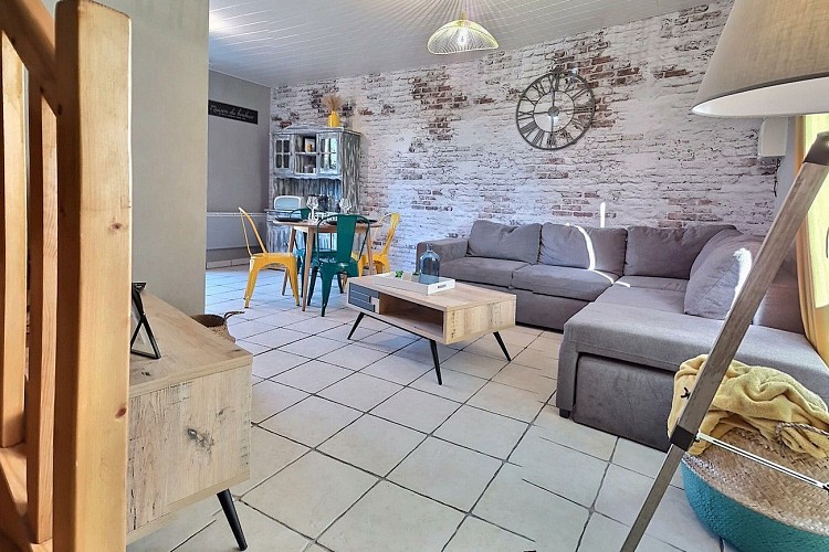 combrand-la-bonaudrie-gite-madame-salon-salle-a-manger3-1300