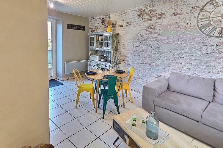 combrand-la-bonaudrie-gite-madame-salon-salle-a-manger-1300