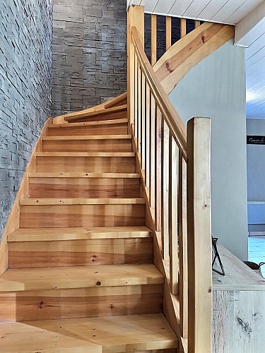 combrand-la-bonaudrie-gite-madame-escalier-1300