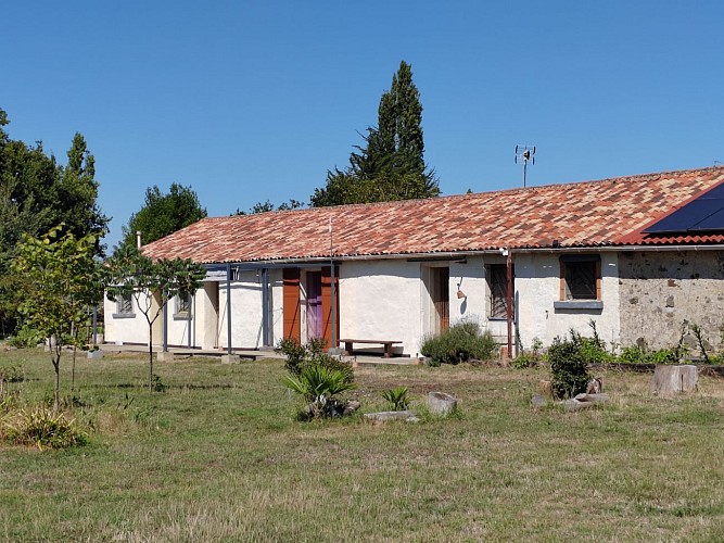 Meuble tourisme dahlias cardi Val en Vignes Thouars Thouarsais Deux Sevres