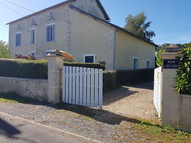 FCDDD628-23EB-4C4E-B518-91A786B6BD00