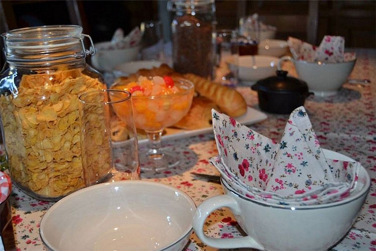 st-pierre-des-echaubrognes-domaine-chantoiseau-petit-dejeuner