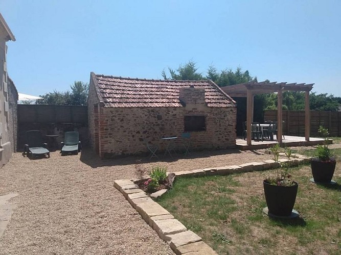 Meuble gite maison lavande ALLSOPP Cersay Val en Vignes Thouarsais Deux Sevres