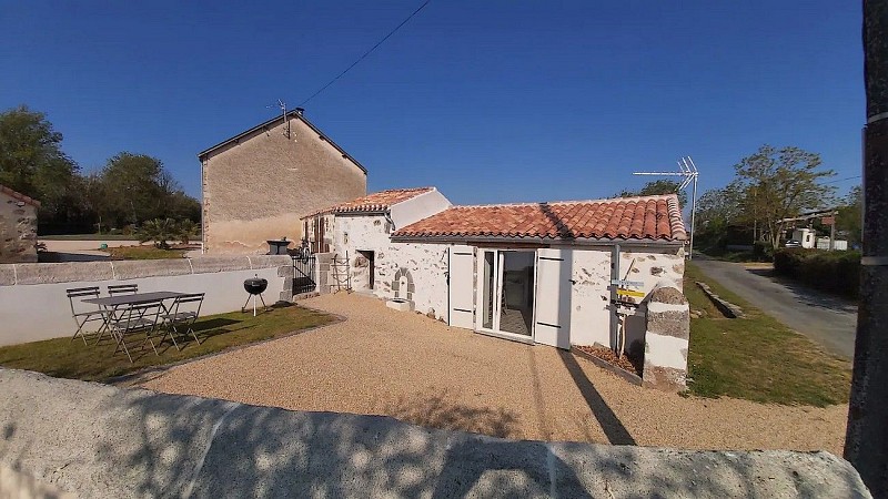 faye-l-abbesse-gite-au-calme-exterieur