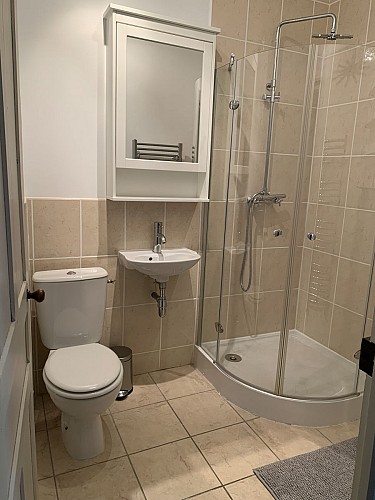 Salle d'eau chambre 2