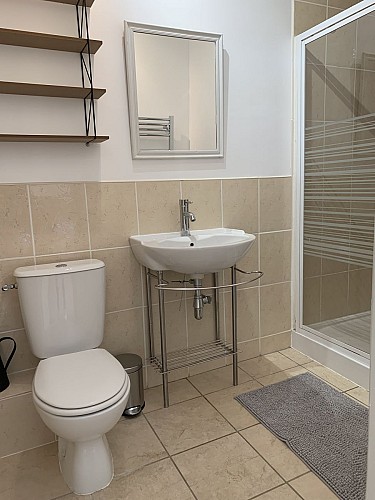 Salle d'eau chambre 1