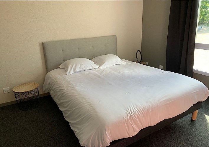 bressuire-domaine-de-la-sapiniere-gite-chambre