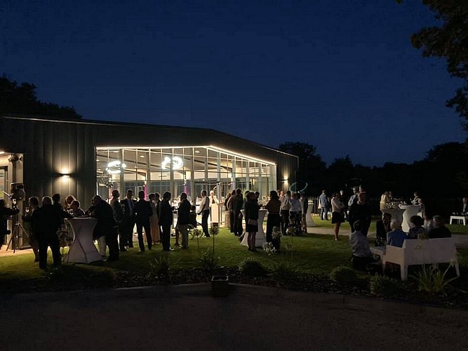 bressuire-domaine-de-la-sapiniere-salle-nuit