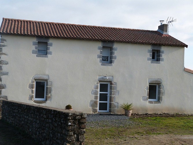 argentonnay-gite-le-porteau-facade