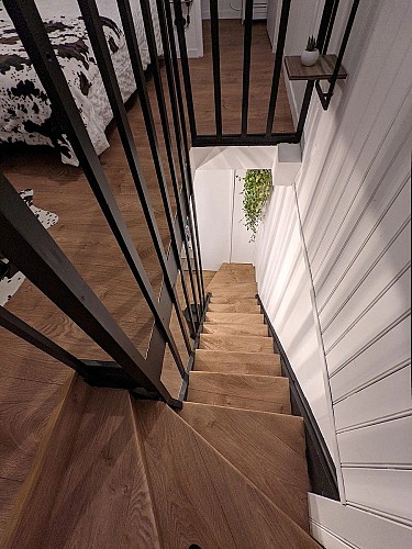 bressuire-gite-alouette-appt1-escalier