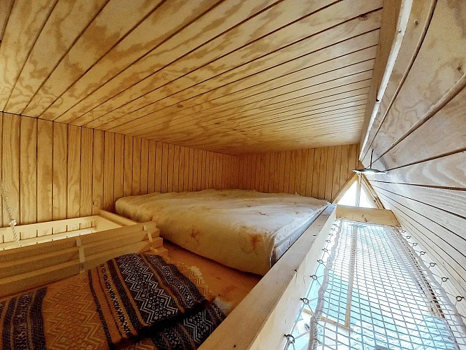 la-chapelle-st-laurent-cabane-dans-la-nature-mezzanine-chambre