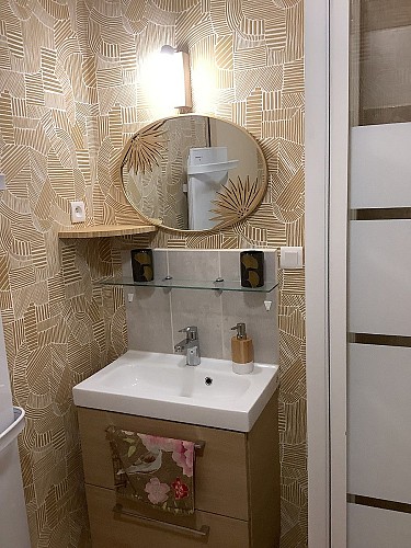 cerizay-gite-la-griotte-de-midi-salle-deau