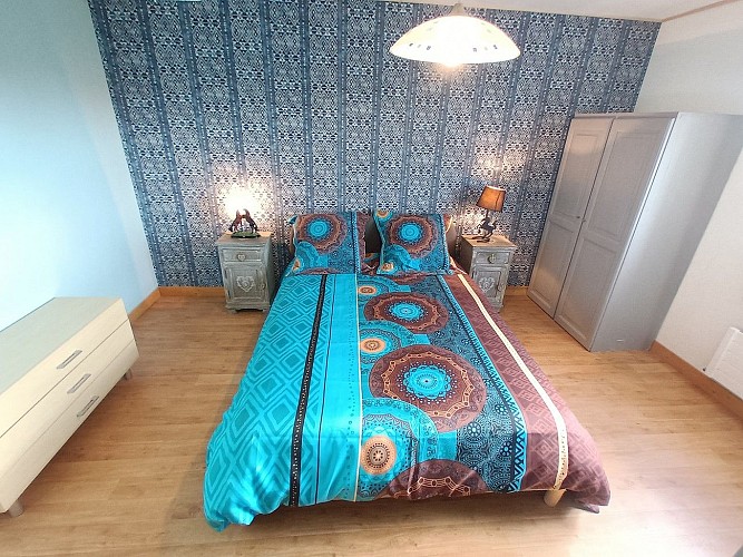 argentonnay-gite-les-loges-farm-chambre-lit-double