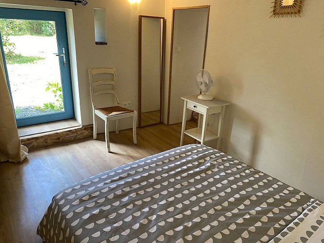 argentonnay-gite-vue-du-chateau-chambre