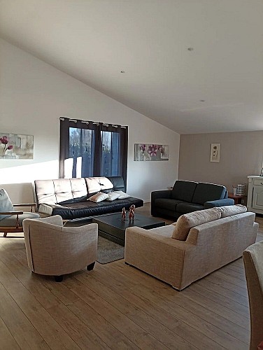 la-petite-boissiere-gite-les-roussieres-le-pivert-salon1